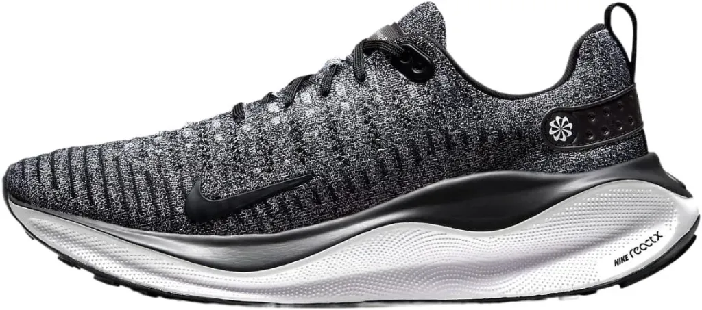 Nike RunAllDay - Tenis de Correr Unisex Color gris con negro. 